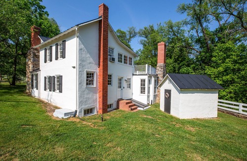 Bluemont House | Lamontagne Farmhouse a Rural Pristine Setting