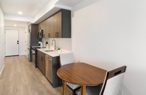 Crown Hill Apartment | Landing | Amazing 1BD, Gym