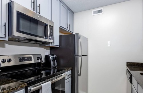 Lewis Center Apartment | Landing at Oak Creek at Polaris - 1 Bedroom in Downtown Columbus