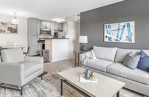 Lewis Center Apartment | Landing at Oak Creek at Polaris - 2 Bedrooms in Downtown Columbus