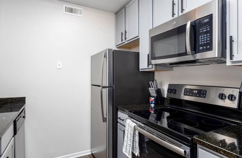 Lewis Center Apartment | Landing at Oak Creek at Polaris - 1 Bedroom in Downtown Columbus