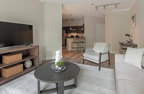 Chillum Apartment | Landing | Beautiful 1BD, Courtyard, Clubhouse