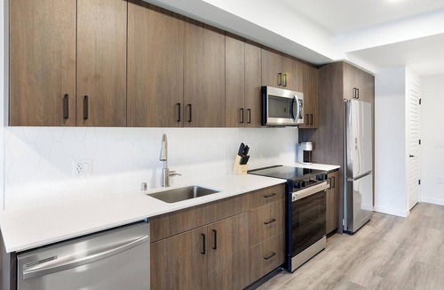 Crown Hill Apartment | Landing | Beautiful 1BD, Gym