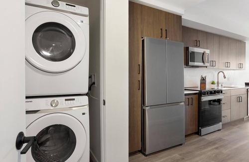 Crown Hill Apartment | Landing | Beautiful 1BD, Gym