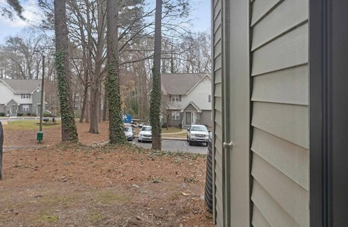 Crabtree Apartment | Landing | Beautiful 2BD, Tennis Court, Clubhouse