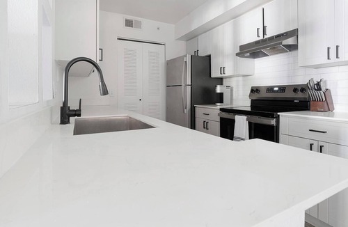 Fruitville Apartment | Landing | Chic 2BD, Clubhouse, Gym