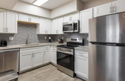 Rancho Oakey Apartment | Landing | Modern 1BD, Gym
