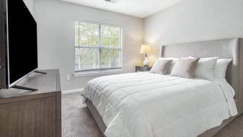 Durham Apartment | Landing - Modern Apartment with Amazing Amenities (ID9307X04)