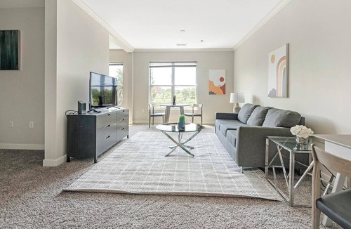 Chillum Apartment | Landing | Spectacular Studio, Clubhouse, Gym