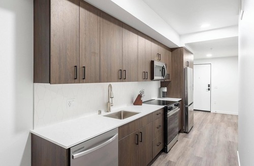 Crown Hill Apartment | Landing | Stunning 1BD, Gym
