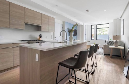 Mount Vernon Square Apartment | Landing | Stunning 1BD in Logan Circle