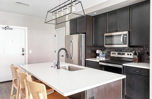 Downtown Columbus Apartment | Landing | Stylish 1BD, Gym, Clubhouse