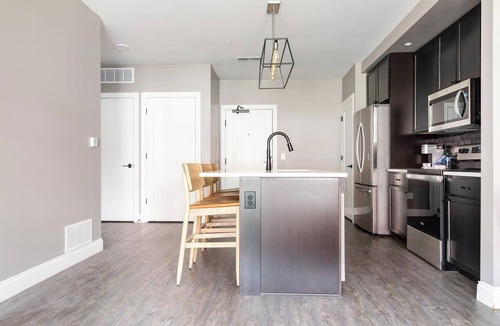 Downtown Columbus Apartment | Landing | Stylish 1BD, Gym, Clubhouse