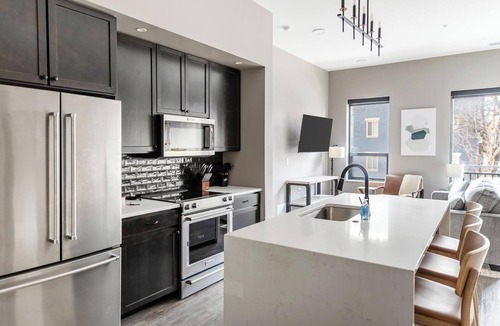 Downtown Columbus Apartment | Landing | Stylish 1BD, Gym, Clubhouse