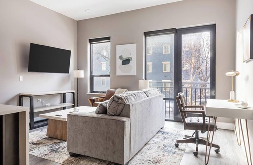 Downtown Columbus Apartment | Landing | Stylish 1BD, Gym, Clubhouse