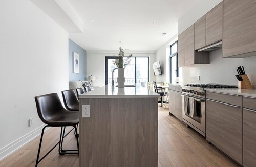 Mount Vernon Square Apartment | Landing | Stylish 2BD in Logan Circle