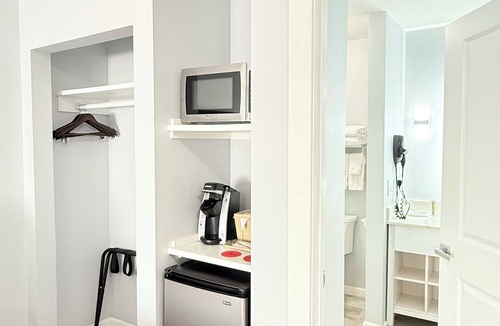 Whitfield Hotel | Lantern Inn & Suites