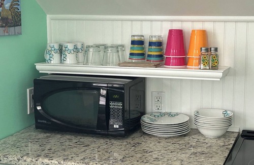 Meadows Condo | Large 1 bedroom condo in the historic area of Key West!