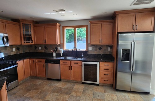 Lower Township House | Large Family Fun, 6BR/3 Bath, POOL, HOTTUB, Fenced Yard