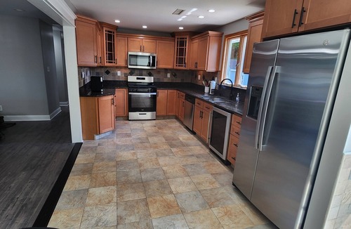 Lower Township House | Large Family Fun, 6BR/3 Bath, POOL, HOTTUB, Fenced Yard
