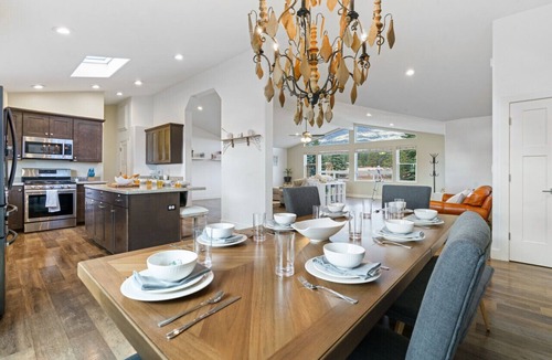 Fort Valley House | Large Groups, Volleyball Court, Large Space