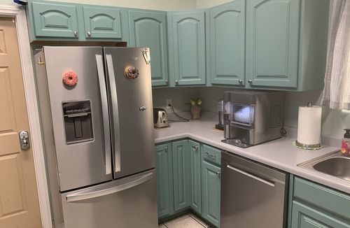Fredonia House | Large home, close to National parks, hiking & sightseeing. sleeps up to 10.