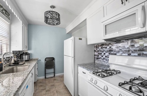 Takoma Park House | Large home w/4 kitchens near DC sleep 24 driveway