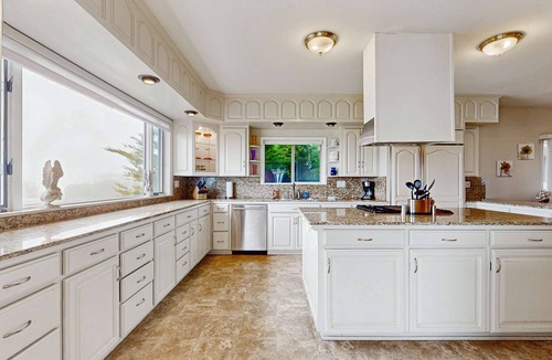 Fort Bragg House | Large Luxury Home - Ocean View, Hot tub, Game Room