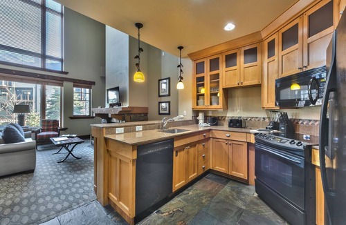 Park City Condo | Large Ski In Ski Out 3 Bedroom+Loft Sleeps 10 Pool Hot Tub Vaulted Ceilings MC10A