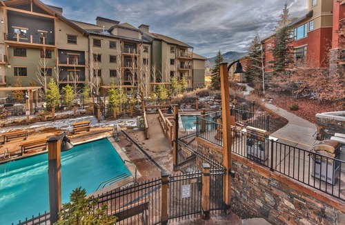 Park City Condo | Large Ski In Ski Out 3 Bedroom+Loft Sleeps 10 Pool Hot Tub Vaulted Ceilings MC10 B
