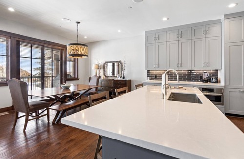 North Park City House | Last-Minute Savings! Cottage with Ski-in/Ski-out Access, Fireplace and Hot Tub!