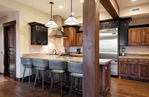 North Park City Condo | Last-Minute Savings! Ski Access, On-site Chair Lift and Hot Tub!