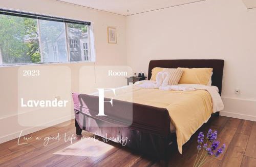 Steveston House | Lavender house with AC