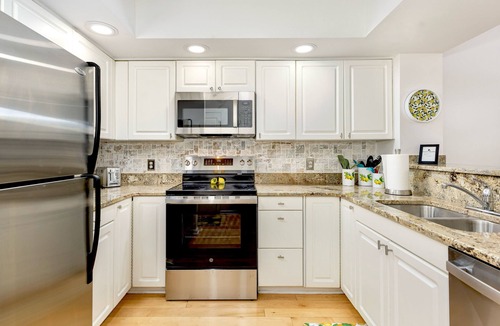 Cary House | Lazy Lemon; Walk to Koka Booth; Near Wake Med Cary; Well Appointed; Central