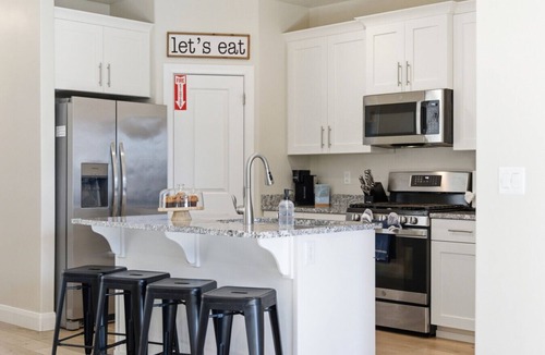 Washington Villa | Lazy River, Foosball, Ping Pong & Fire Pit by Zion