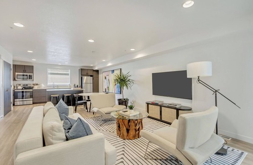 Downtown Salt Lake City House | LCF - Downtown Salt Lake Townhome - 2 King Master Suites - 2.5BA - 2-Car Garage