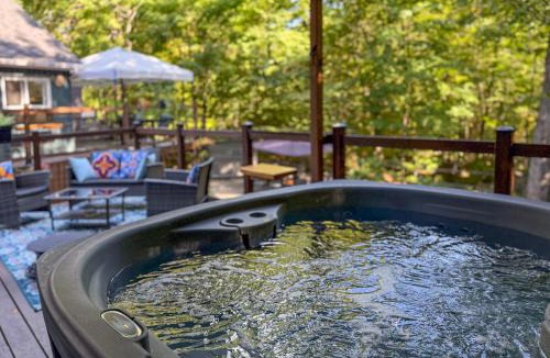 Prevost Ski Chalet | Le Blue Moon Spa, Fireplace & Near Ski Trails