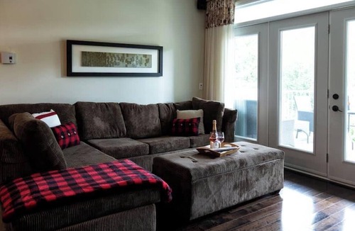 Bromont Condo | Le Champlain 101 Duplex avec Piscine by Alchalet