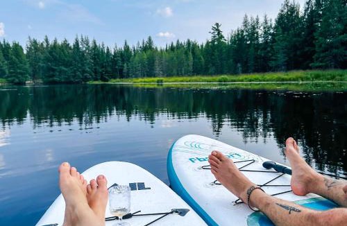 Ste-Lucie-des-Laurentides Ski Chalet | Le Willow Spa, billiards, BBQ, lake & kayaks