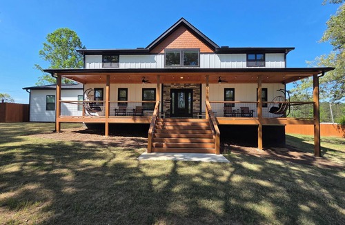 Toccoa House | LED Mini Golf-Disc Golf-Hot Tub-Arcades-PT & More