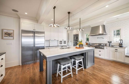Leschi House | Leschi Retreat w, Breathtaking Water View,Sleeps 14