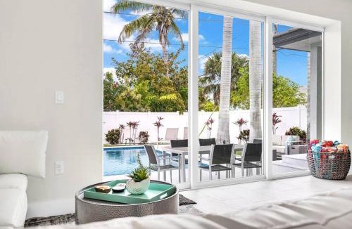 Naples Park House | Less Than Two Hours to World Cup Games, Pool, Hot Tub