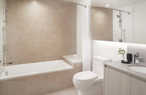 South Lake Union Hotel | Level Seattle- Water Views in this Three Bedroom Sky Suite
