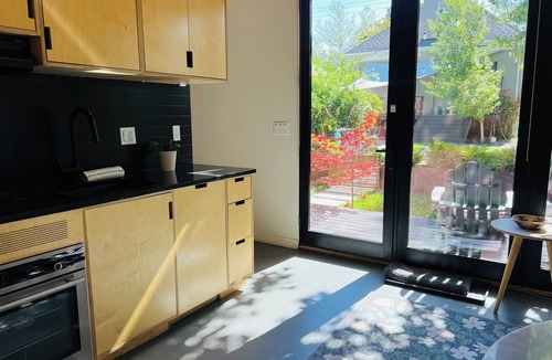 Central City Cottage | Liberty Park Garden Guest House
