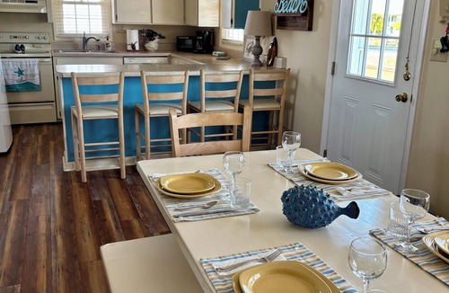 Topsail Beach Cottage | Lindsay - 5 BR, 3 bath, Canal Front, Pet Friendly in Topsail Beach