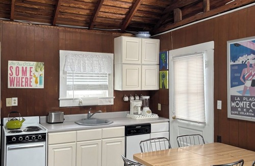 Rehoboth by the Sea Cottage | LINENS INCLUDED*! STEPS TO OCEAN, DEWEY BEACH, WALK TO RESTAURANTS & MORE. One story, 2 bedroom 1 bathroom, cottage just steps from the ocean.