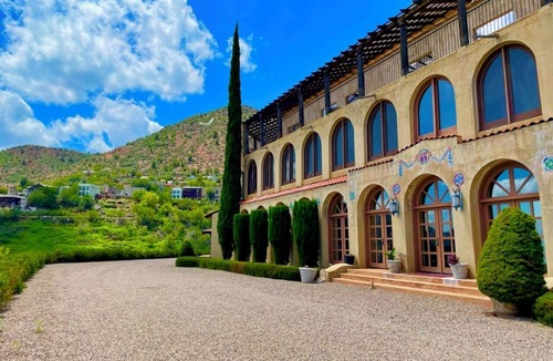 West Sedona House | Little Daisy Manson |Two Villas | Sleeps 33 Jerome