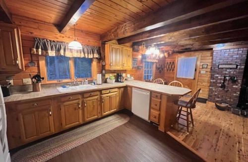 Beaver Cove Cabin | Little Moose Lodge *Lake Access*Pet Friendly*A/C*Washer/Dryer