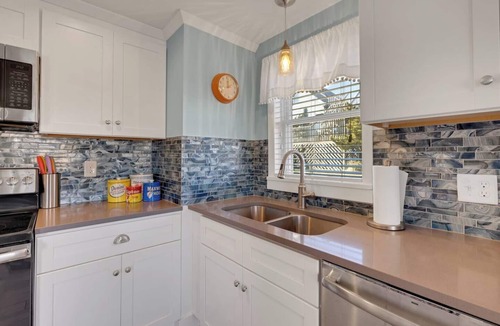 Kill Devil Hills Cottage | Little Pearl- Classic OBX Cottage- Semi Oceanfront