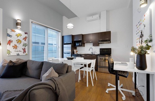 Milton Park Apartment | LiV MTL Main Plateau Urban Suites Near Downtown Montreal